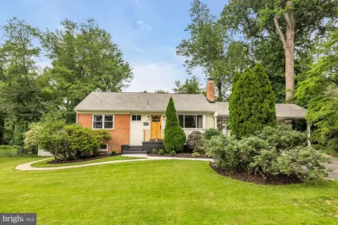 6616 Kerns Rd, Falls Church, VA 22042