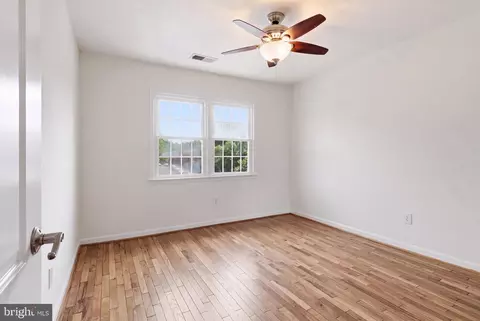 Bedroom - 6013 Stoneygate Ct, Springfield, VA 22152 photo 4 of 5