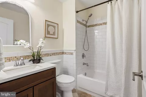 Bath - 6013 Stoneygate Ct, Springfield, VA 22152 photo 2 of 2
