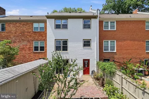Exterior - 6013 Stoneygate Ct, Springfield, VA 22152 photo 5 of 8