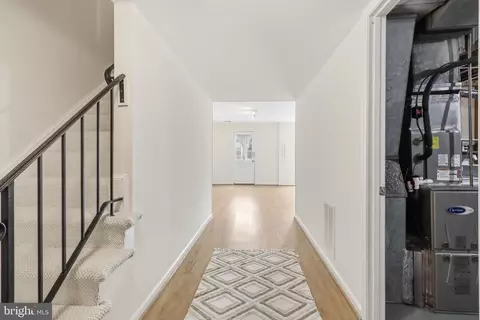 Entry Way - 6013 Stoneygate Ct, Springfield, VA 22152 photo 4 of 4