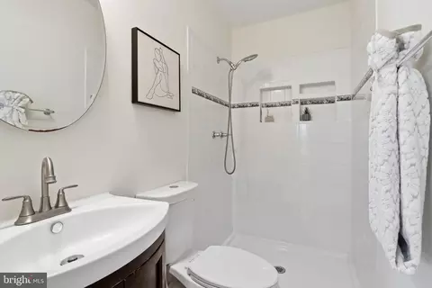 Bath - 6013 Stoneygate Ct, Springfield, VA 22152 photo 1 of 2