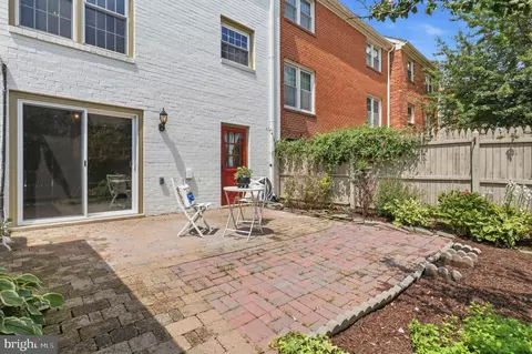 Exterior - 6013 Stoneygate Ct, Springfield, VA 22152 photo 4 of 8