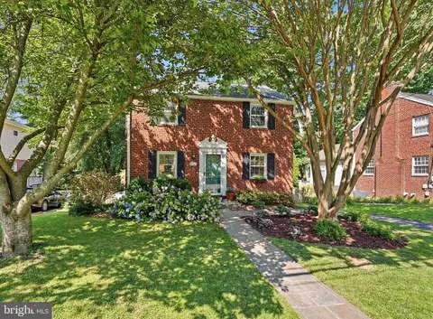 6107 Brook Dr, Falls Church, VA 22044