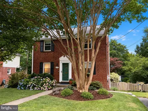 6107 Brook Dr, Falls Church, VA 22044
