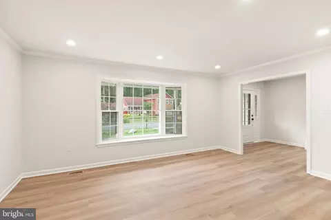 Living - 6390 Phillip Ct, Springfield, VA 22152 photo 3 of 7