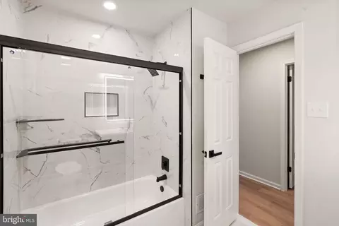 Bath - 6390 Phillip Ct, Springfield, VA 22152 photo 7 of 9