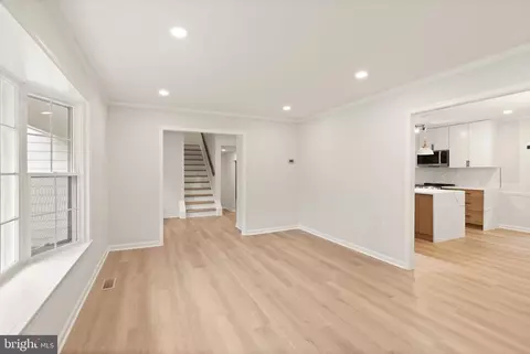 Living - 6390 Phillip Ct, Springfield, VA 22152 photo 2 of 7