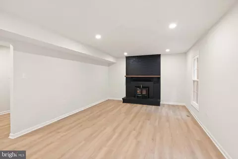 Living - 6390 Phillip Ct, Springfield, VA 22152 photo 4 of 7