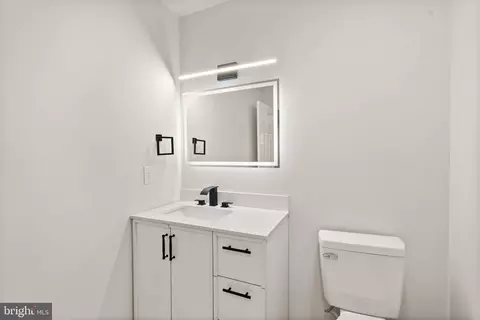 Bath - 6390 Phillip Ct, Springfield, VA 22152 photo 4 of 9