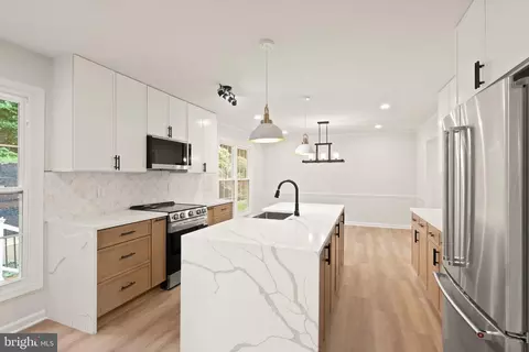 Kitchen - 6390 Phillip Ct, Springfield, VA 22152 photo 8 of 10