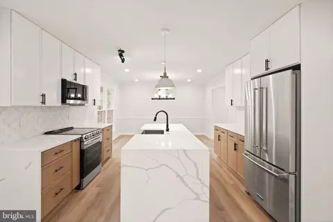 Kitchen - 6390 Phillip Ct, Springfield, VA 22152 photo 7 of 10