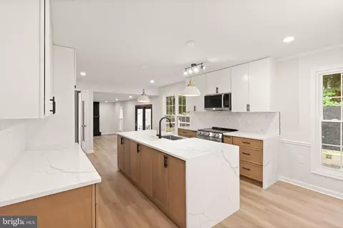 Kitchen - 6390 Phillip Ct, Springfield, VA 22152 photo 2 of 10