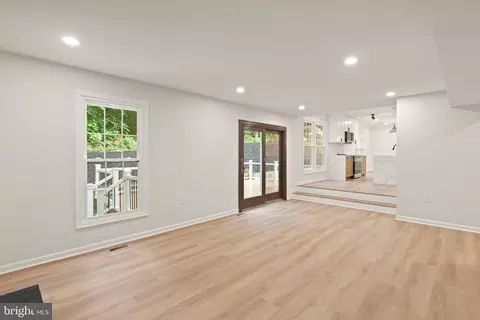 Living - 6390 Phillip Ct, Springfield, VA 22152 photo 6 of 7