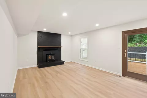 Living - 6390 Phillip Ct, Springfield, VA 22152 photo 5 of 7
