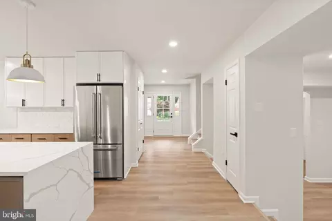 Entry Way - 6390 Phillip Ct, Springfield, VA 22152 photo 5 of 12