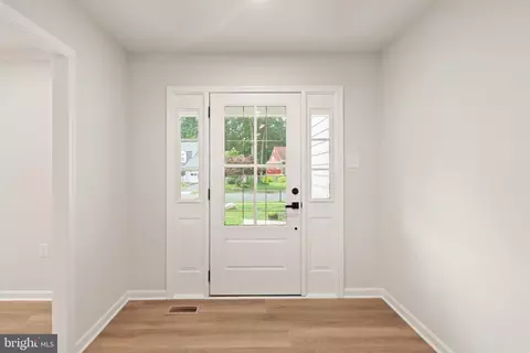 Entry Way - 6390 Phillip Ct, Springfield, VA 22152 photo 2 of 12
