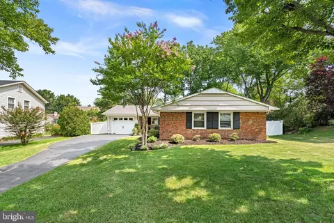 12802 Middleton Ln, Fairfax, VA 22033