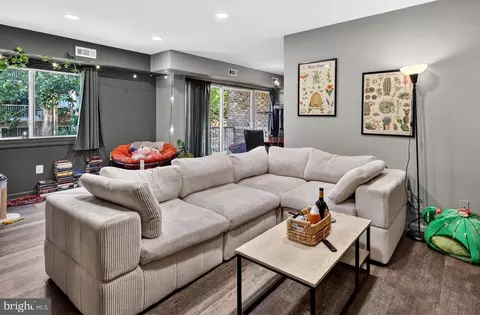 2914 Kings Chapel Rd #8, Falls Church, VA 22042