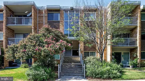 2914 Kings Chapel Rd #8, Falls Church, VA 22042