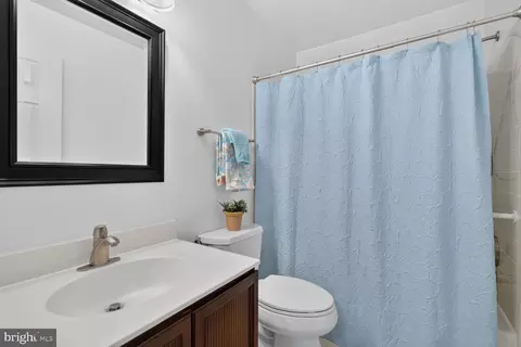 Bath - 7801 Cherry Orchard Ct, Springfield, VA 22153 photo 2 of 4