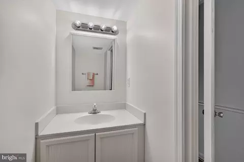 Bath - 7801 Cherry Orchard Ct, Springfield, VA 22153 photo 4 of 4