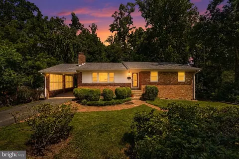 7048 Cindy Ln, Annandale, VA 22003