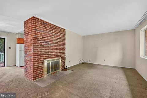 Living - 7532 Murillo St, Springfield, VA 22151 photo 1 of 2