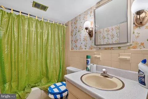 Bath - 7532 Murillo St, Springfield, VA 22151 photo 2 of 2