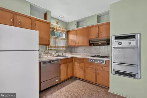 Kitchen - 7532 Murillo St, Springfield, VA 22151 photo 1 of 1