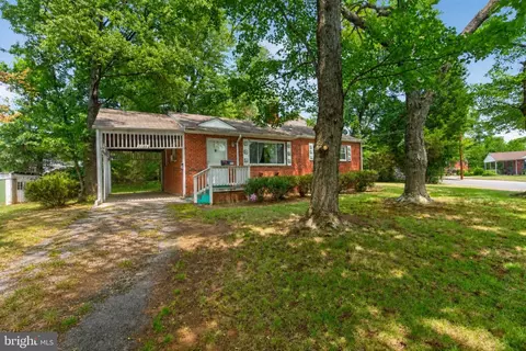 3122 Collie Ln, Falls Church, VA 22044