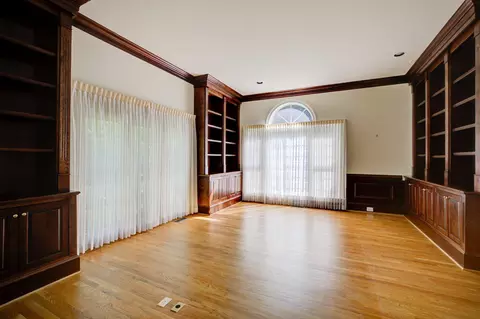 Living - 731 Utterback Store Rd, Great Falls, VA 22066 photo 3 of 4