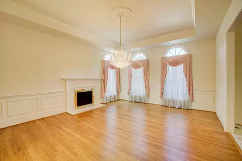 Living - 731 Utterback Store Rd, Great Falls, VA 22066 photo 2 of 4