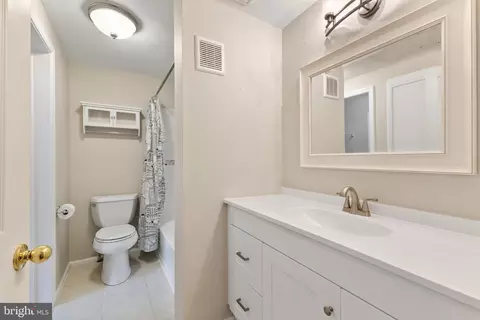 Bath - 1530 Spring Gate Dr #9312, Mclean, VA 22102 photo 1 of 2