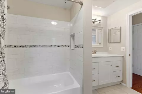 Bath - 1530 Spring Gate Dr #9312, Mclean, VA 22102 photo 2 of 2