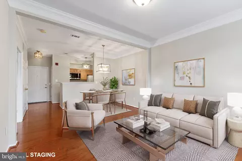Living - 1530 Spring Gate Dr #9312, Mclean, VA 22102 photo 4 of 5
