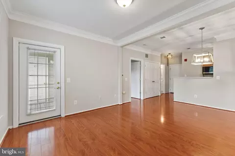 Living - 1530 Spring Gate Dr #9312, Mclean, VA 22102 photo 2 of 5