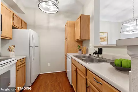 Kitchen - 1530 Spring Gate Dr #9312, Mclean, VA 22102 photo 3 of 4