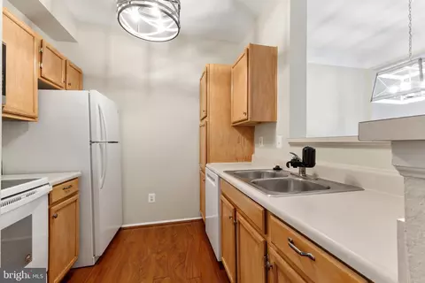 Kitchen - 1530 Spring Gate Dr #9312, Mclean, VA 22102 photo 2 of 4