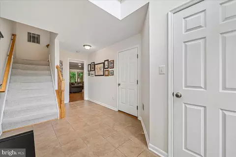 Entry Way - 8429 Carmela Cir, Springfield, VA 22153 photo 4 of 5