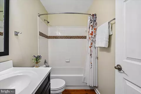 Bath - 8429 Carmela Cir, Springfield, VA 22153 photo 3 of 5
