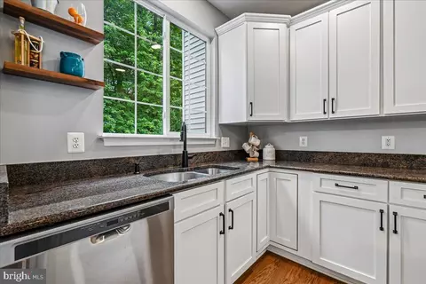 Kitchen - 8429 Carmela Cir, Springfield, VA 22153 photo 4 of 5