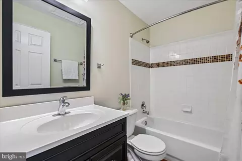 Bath - 8429 Carmela Cir, Springfield, VA 22153 photo 4 of 5