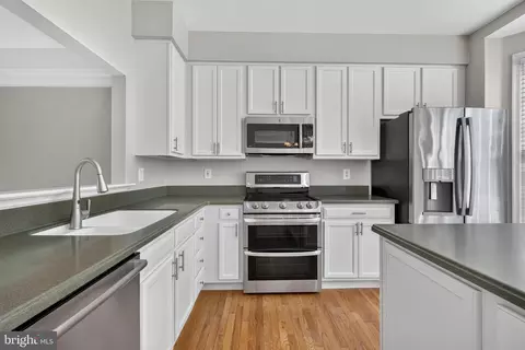 Kitchen - 8015 Readington Ct, Springfield, VA 22152 photo 4 of 5