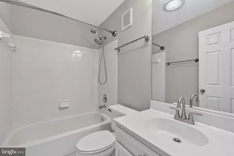 Bath - 8015 Readington Ct, Springfield, VA 22152 photo 4 of 4