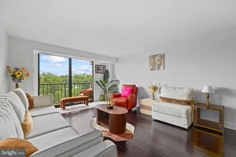 Living - 1800 Old Meadow Rd #1516, Mclean, VA 22102 photo 1 of 2
