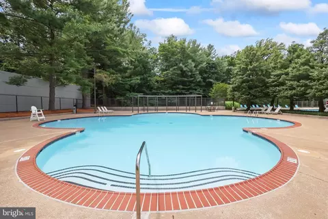 Exterior - 1800 Old Meadow Rd #1516, Mclean, VA 22102 photo 3 of 5