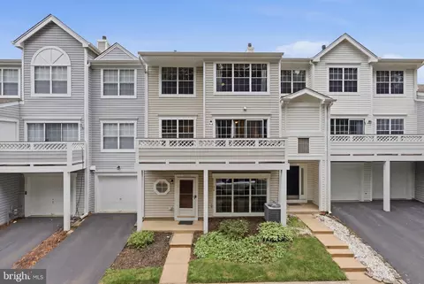 14451 Glencrest Cir #71, Centreville, VA 20120