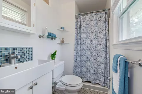 Bath - 7500 Long Pine Dr, Springfield, VA 22151 photo 2 of 3
