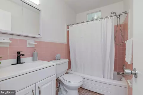 Bath - 7500 Long Pine Dr, Springfield, VA 22151 photo 3 of 3